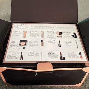 Laura mercier The Iconics Celebrating 20 years gift chest complete